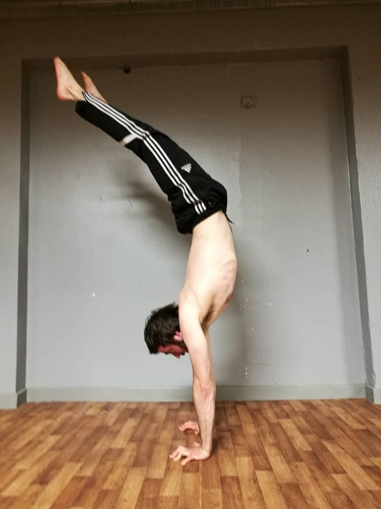 9 Reasons Why You Should Start Doing Handstand Push-Up - Bodyweight ...